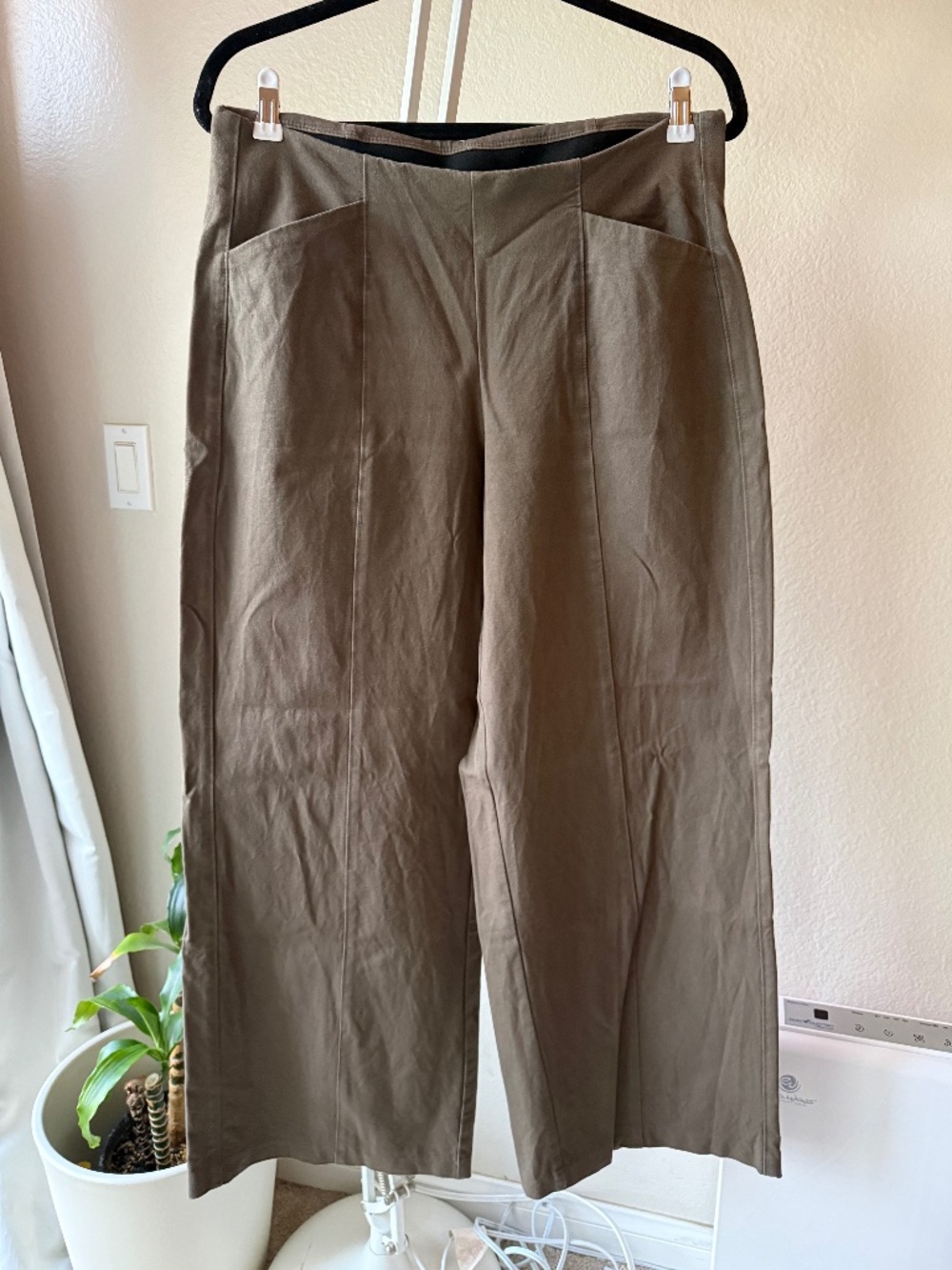 Old Navy High Rise Pixie Wide Leg Trouser in Olive Green - Size L